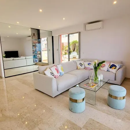 Penthouse Majestic, Mc, Bnbrickeys Appartement